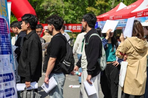 人社部回应青年就业问题 多举措助力毕业生就业